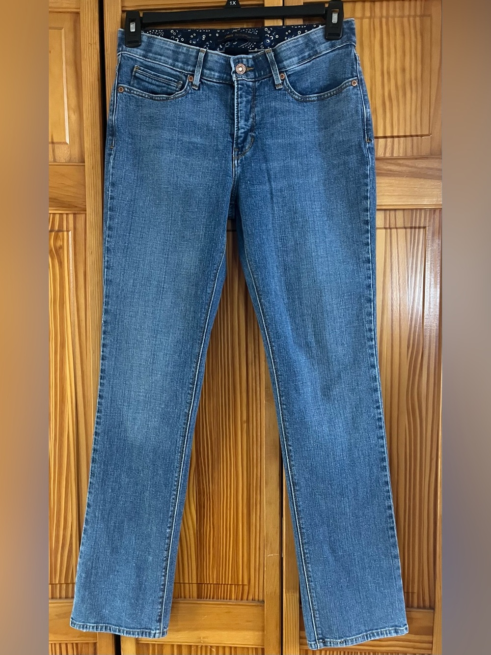 Levi's Women’s Straight Jeans in Medium Blue Wash
